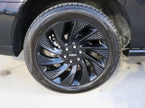 Used 2025 Lincoln Navigator L Reserve w/ Jet Appearance Package image 7