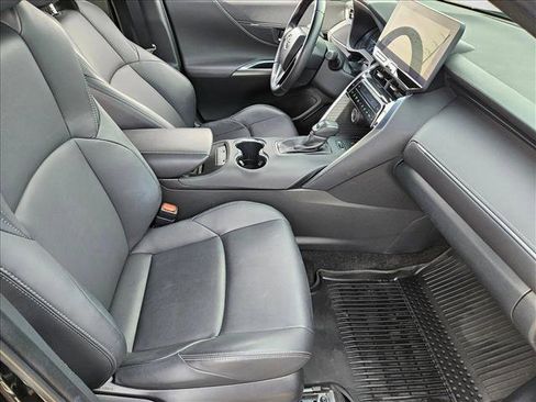 Used 2023 Toyota Venza Nightshade image 19