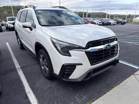 Used 2023 Subaru Ascent Premium AWD/4WD image 2
