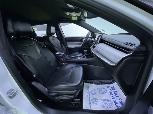 Used 2023 Jeep Compass Limited image 29