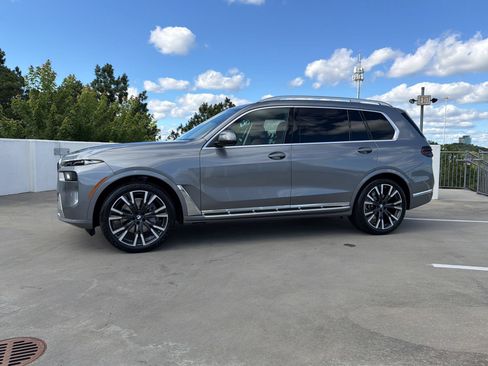 Used 2027 BMW X7 xDrive40i w/ Premium Package AWD/4WD image 2
