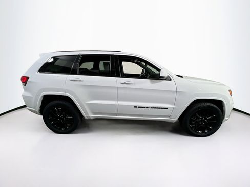 Used 2022 Jeep Grand Cherokee Laredo X image 4
