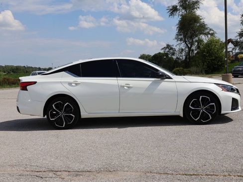Used 2023 Nissan Altima 2.5 SR AWD/4WD image 7