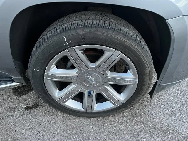 Used 2019 Cadillac Escalade ESV Luxury AWD/4WD image 17