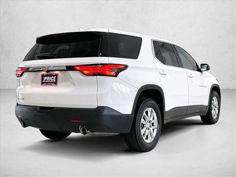 Used 2023 Chevrolet Traverse LS FWD image 2
