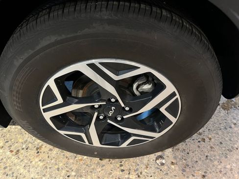 Used 2025 Kia Sportage LX image 30