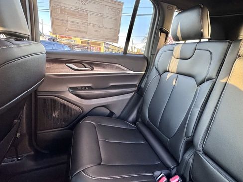 New 2025 Jeep Grand Cherokee Limited w/ Black Appearance Package image 16