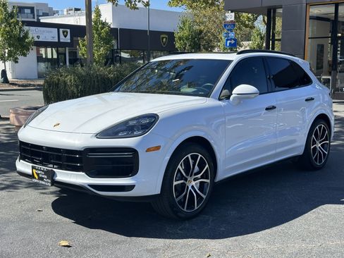 Used 2019 Porsche Cayenne Turbo AWD/4WD image 3