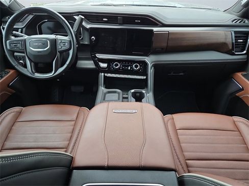 Used 2025 GMC Sierra 2500 Denali Ultimate image 10