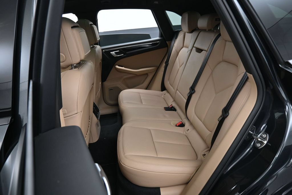 Certified 2026 Porsche Macan AWD/4WD image 25