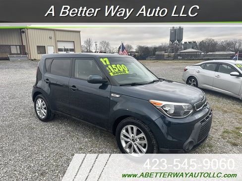 Used 2017 Kia Soul + image 2