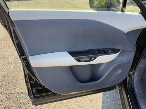 Used 2025 Lexus RZ 450e image 13