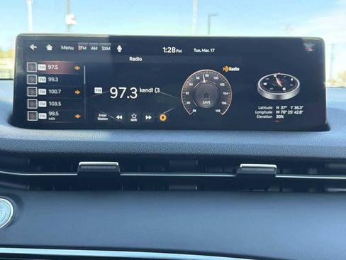 Used 2025 Genesis GV70 2.5T AWD/4WD image 12