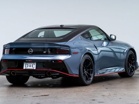 Used 2024 Nissan Z NISMO RWD image 8