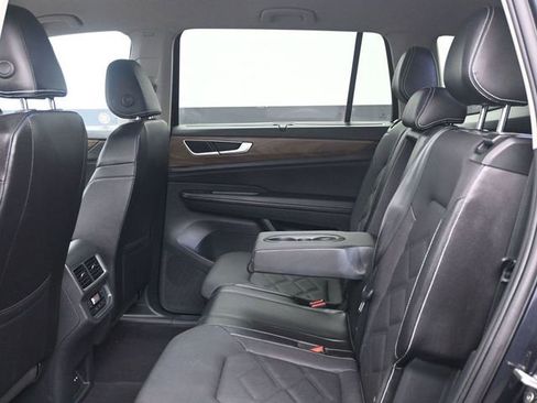 Used 2024 Volkswagen Atlas SE image 5