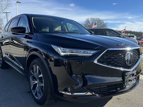 Used 2023 Acura MDX SH-AWD w/ Technology Package image 2