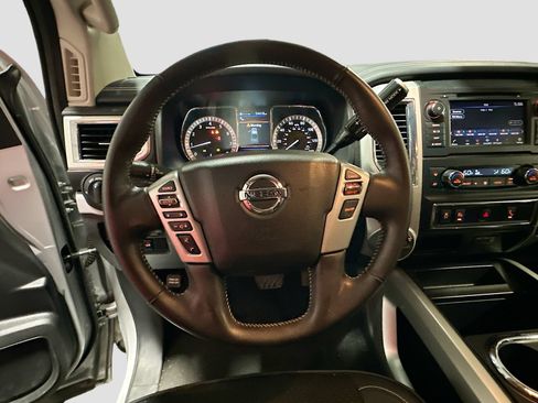 Used 2019 Nissan Titan PRO-4X AWD/4WD image 11