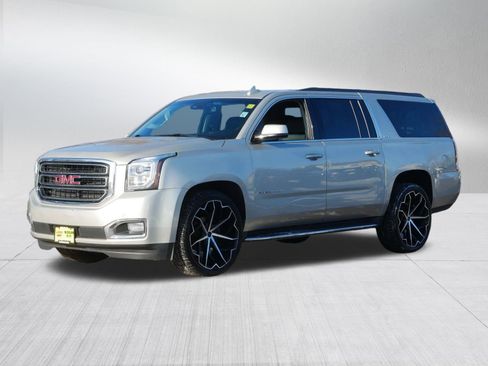 Used 2017 GMC Yukon XL SLT image 3