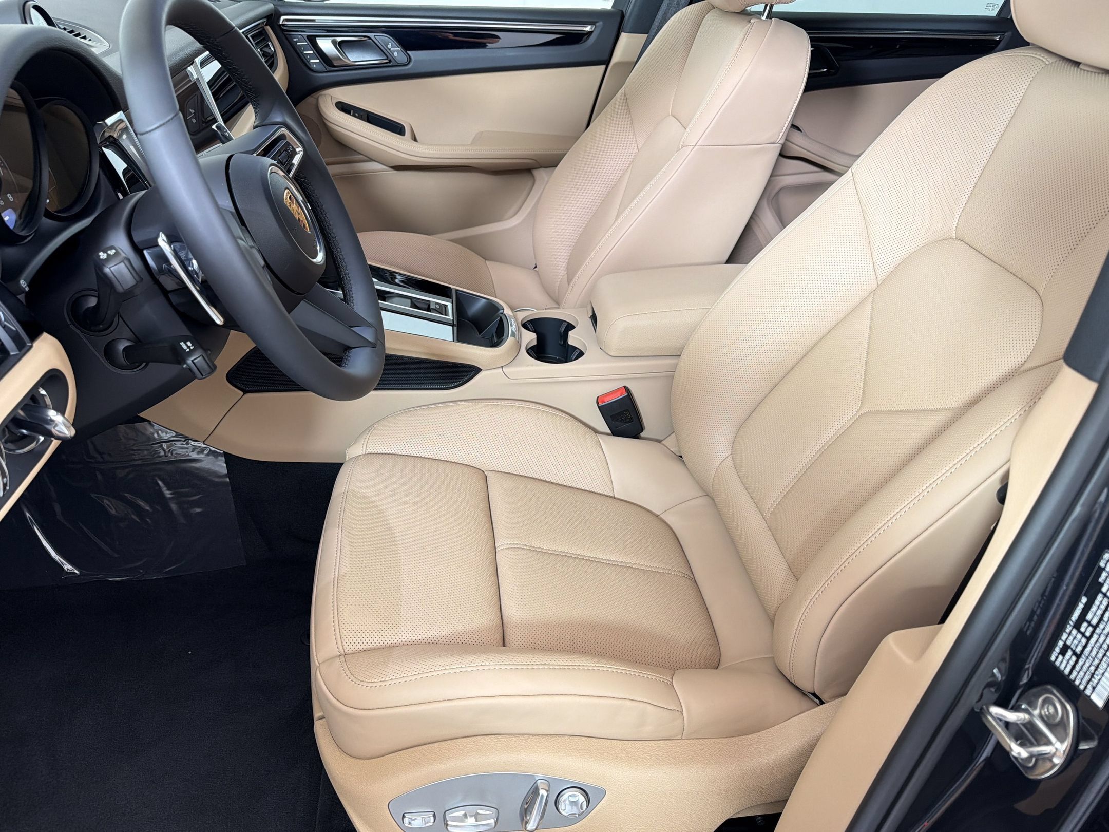 Used 2026 Porsche Macan AWD/4WD image 5