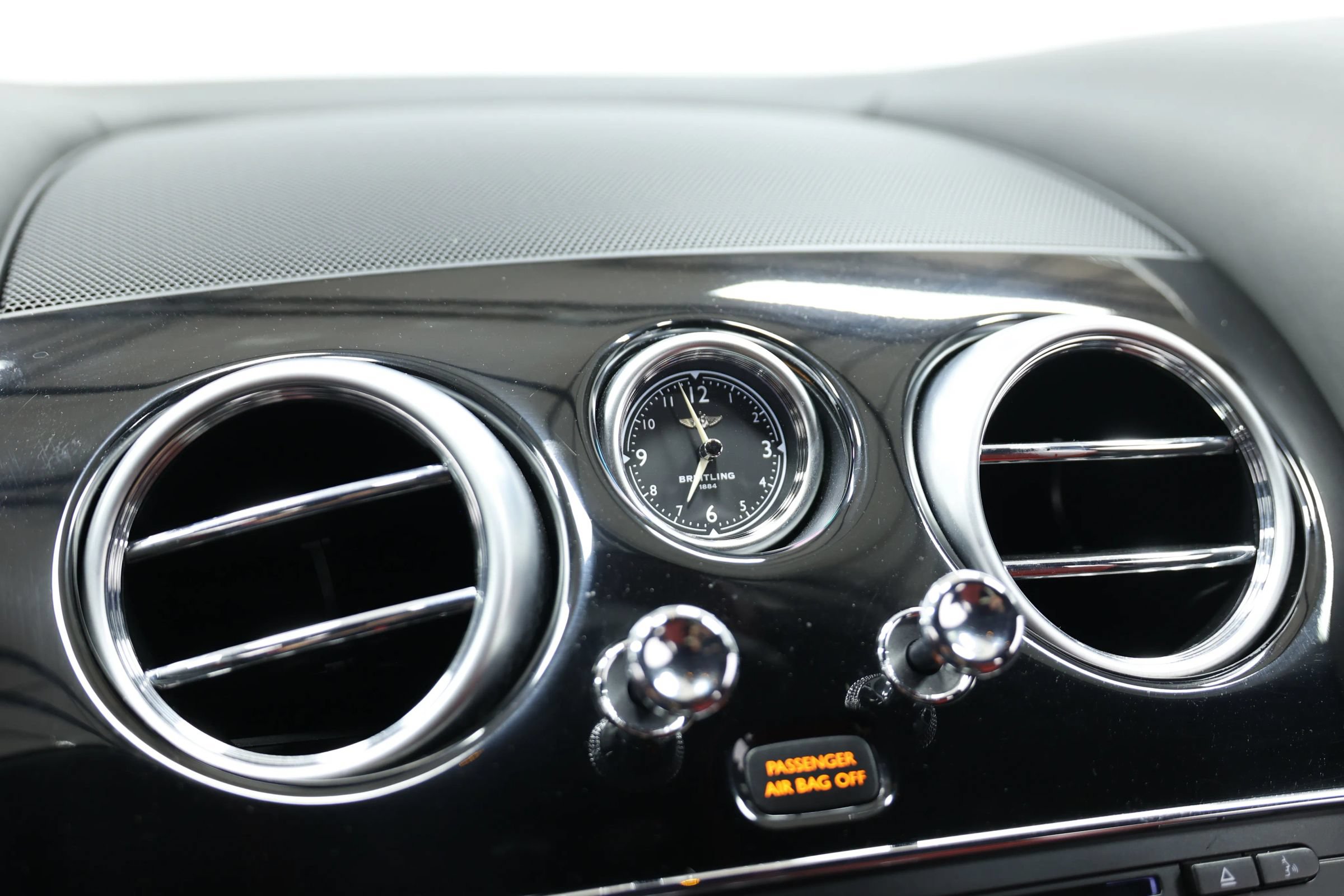 Used 2018 Bentley Flying Spur S V8 w/ Black Edition AWD/4WD image 37