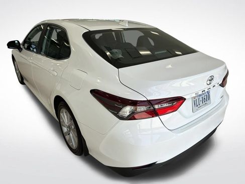 Used 2022 Toyota Camry LE FWD image 4