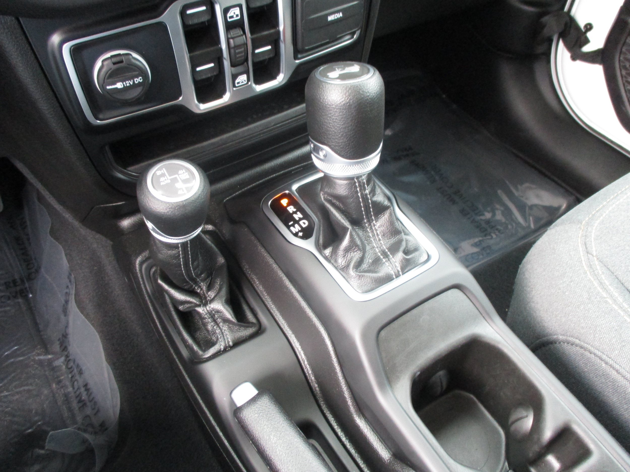 Used 2025 Jeep Wrangler Unlimited Sahara AWD/4WD image 30