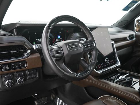 Used 2025 GMC Yukon Denali Ultimate AWD/4WD image 27