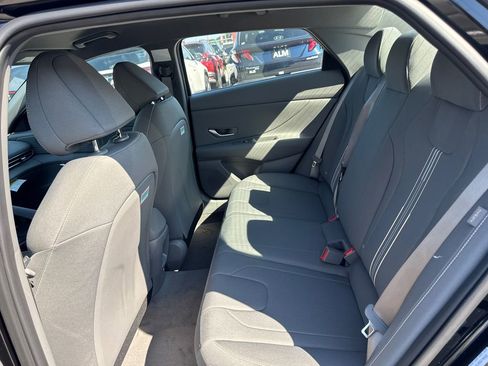 New 2025 Hyundai Elantra SEL image 11