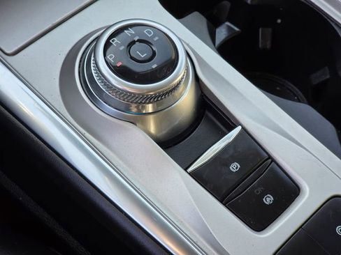 Used 2022 Ford Explorer XLT image 30