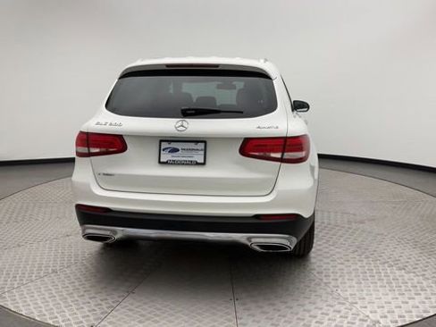 Used 2019 Mercedes-Benz GLC 300 4MATIC image 3