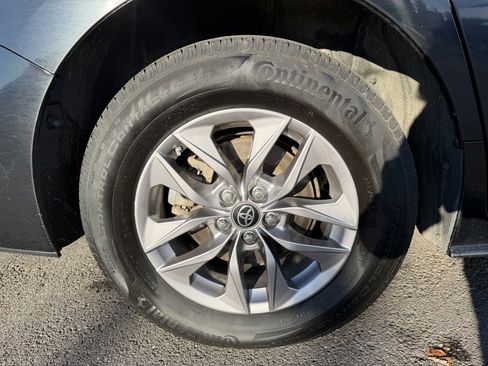 Used 2021 Toyota Sienna LE image 9