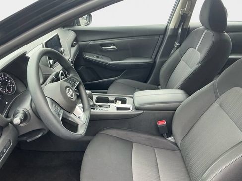Used 2025 Nissan Sentra SV FWD image 10