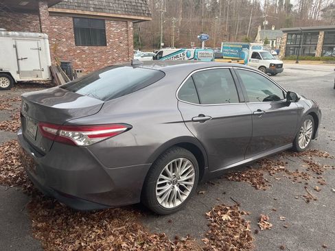 Used 2018 Toyota Camry XLE w/ Audio Package image 5