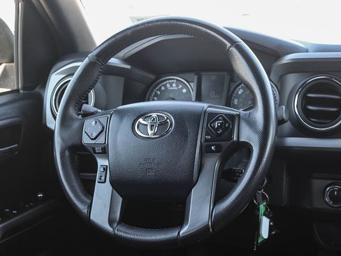 Used 2017 Toyota Tacoma TRD Sport image 16