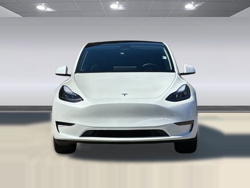 Used 2025 Tesla Model Y Long Range RWD image 5