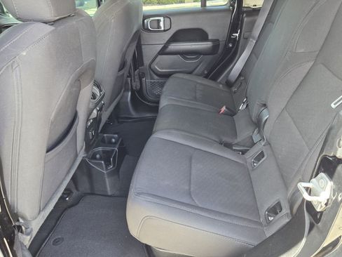 Used 2023 Jeep Gladiator Overland AWD/4WD image 5