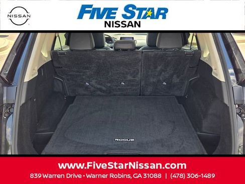 Used 2023 Nissan Rogue SV w/ SV Premium B Package FWD image 11