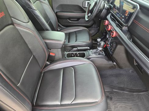 Used 2024 Jeep Wrangler Rubicon w/ Technology Group AWD/4WD image 14