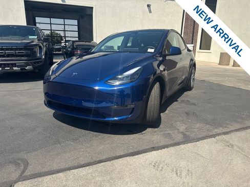 Used 2024 Tesla Model Y Long Range AWD/4WD image 3