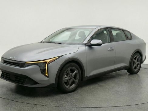 Used 2025 Kia K4 LXS image 3