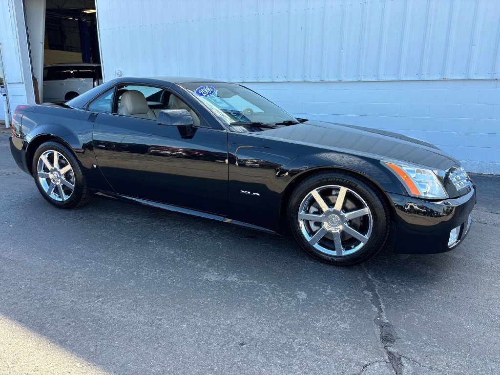 Used 2006 Cadillac XLR RWD image 28