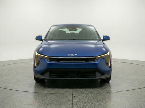 Used 2025 Kia K4 LXS image 2