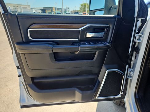 Used 2024 RAM 2500 Laramie AWD/4WD image 13