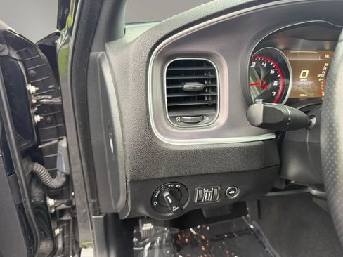 Used 2019 Dodge Charger SXT AWD/4WD image 13