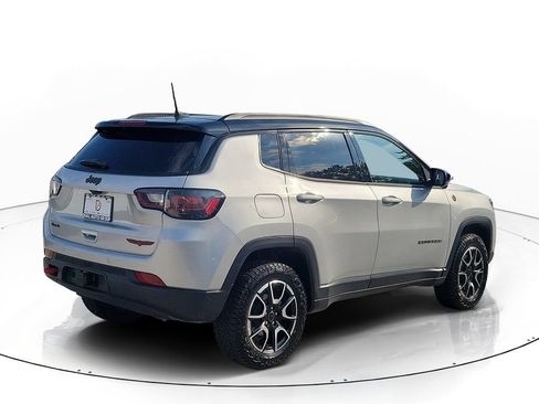 Used 2025 Jeep Compass Trailhawk w/ Trailhawk Elite Group AWD/4WD image 4