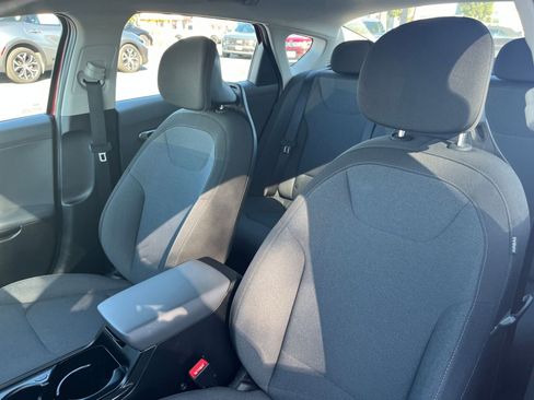 Used 2025 Kia K4 LXS image 37