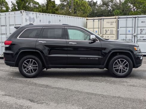 Used 2017 Jeep Grand Cherokee Limited image 3
