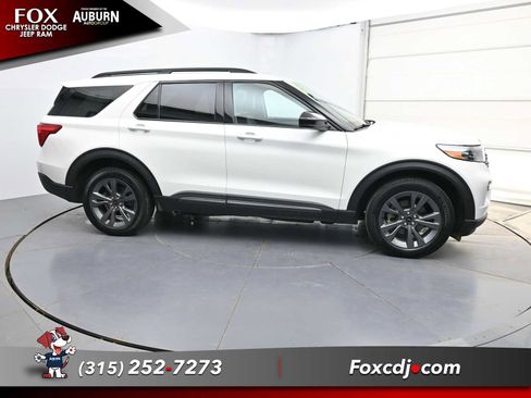 Used 2023 Ford Explorer XLT w/ Equipment Group 202A AWD/4WD image 17