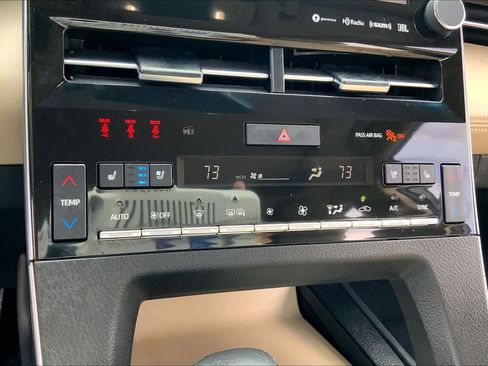 Used 2020 Toyota Avalon Limited image 32