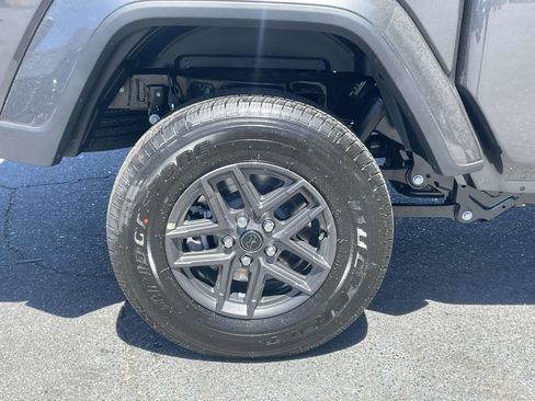 New 2026 Jeep Gladiator Sport AWD/4WD image 13